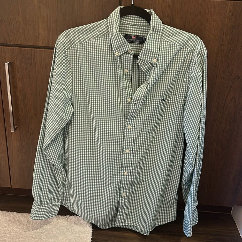 Men’s Vineyard Vines button down shirt